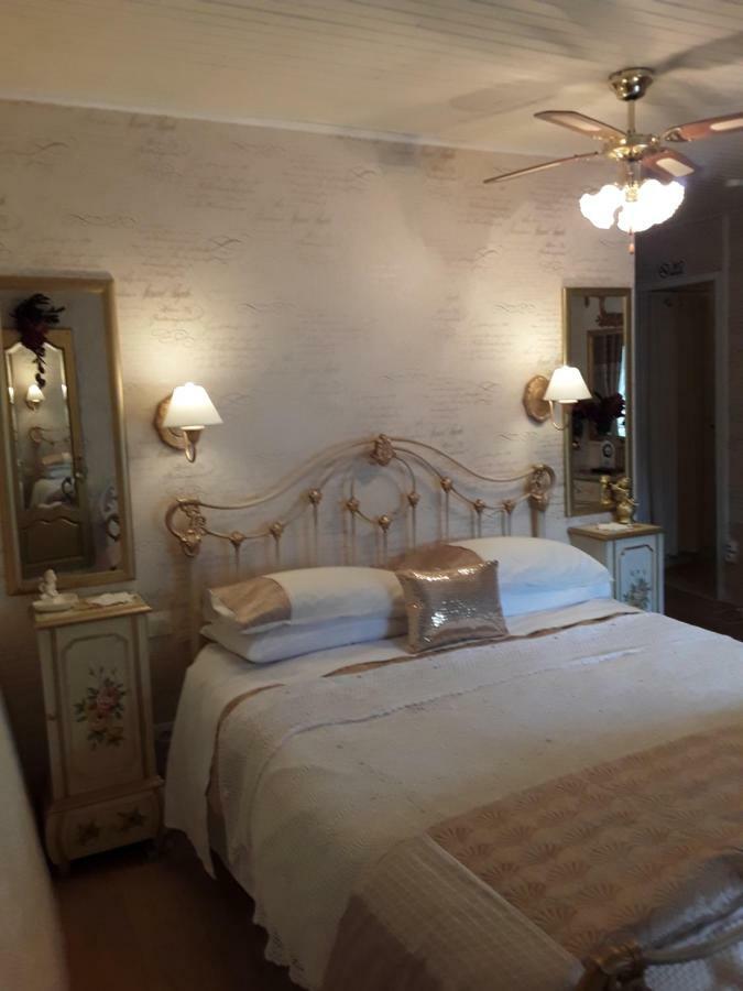 Moulin De La Civiere Bed & Breakfast Kergrist-Moelou Eksteriør bilde
