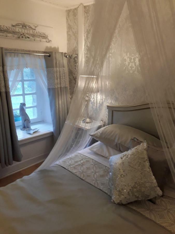 Moulin De La Civiere Bed & Breakfast Kergrist-Moelou Eksteriør bilde